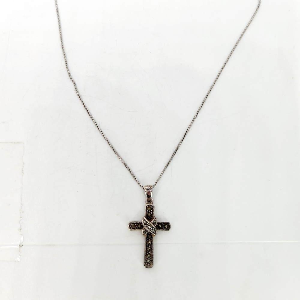 Vtg 925 Sterling Silver Marcasite Cross Pendant W 18" Italy Box Chain Necklace